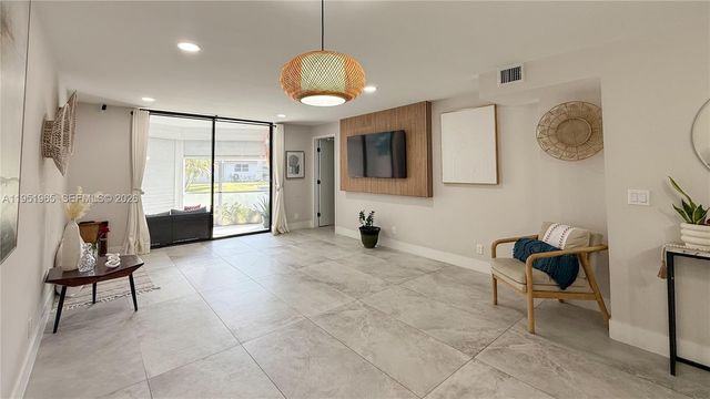 400 SE 10th St 112, Deerfield Beach, FL 33441