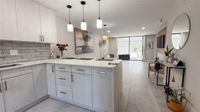 400 SE 10th St 112, Deerfield Beach, FL 33441