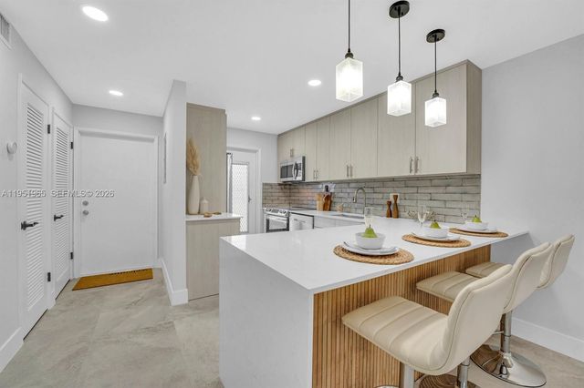 400 SE 10th St 112, Deerfield Beach, FL 33441