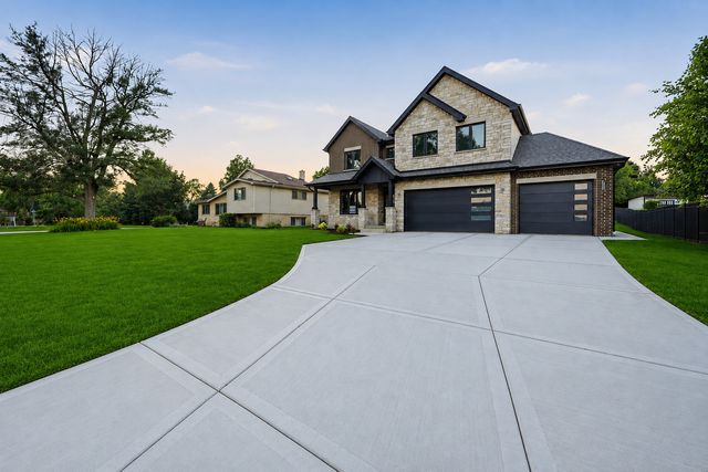 134 Holly Avenue, Darien, IL 60561
