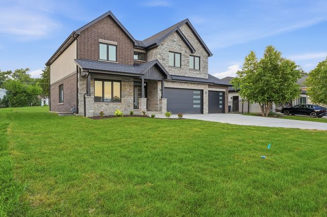 134 Holly Avenue, Darien, IL 60561