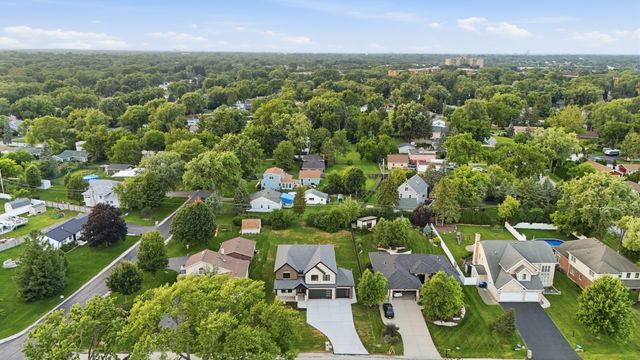 134 Holly Avenue, Darien, IL 60561