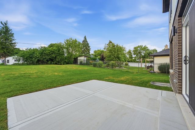134 Holly Avenue, Darien, IL 60561