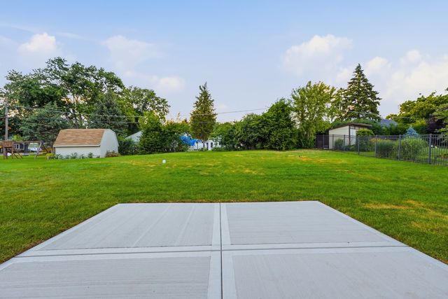134 Holly Avenue, Darien, IL 60561