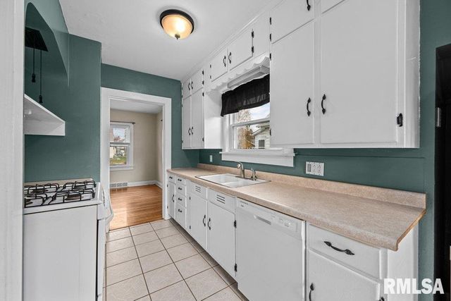 2918 11TH Avenue B, Moline, IL 61265