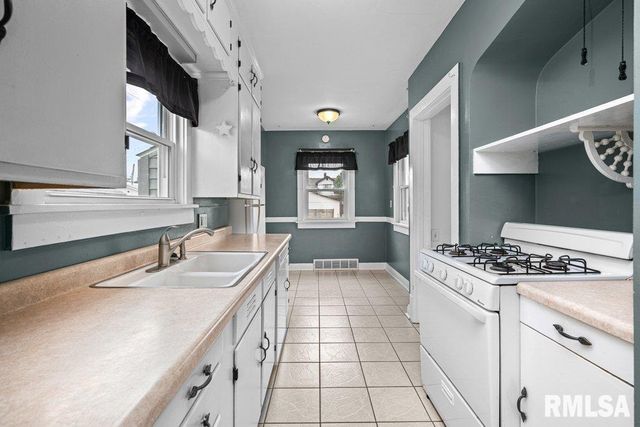 2918 11TH Avenue B, Moline, IL 61265