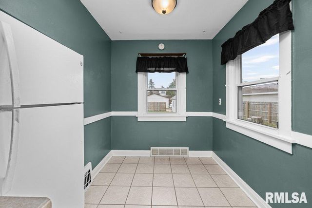 2918 11TH Avenue B, Moline, IL 61265