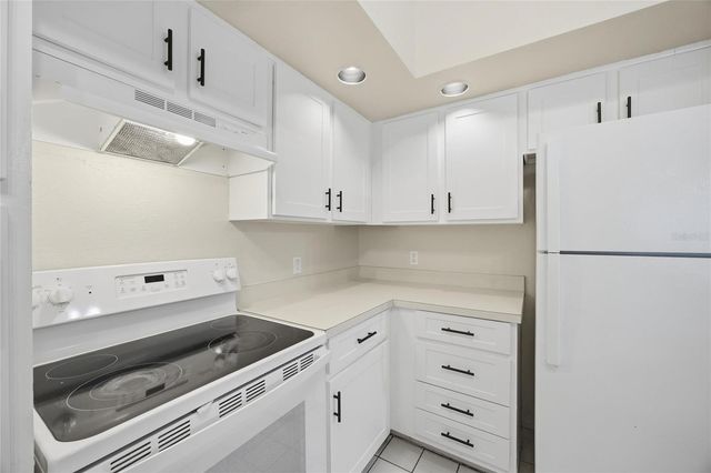 4532 COMMANDER DRIVE 2132, Orlando, FL 32822