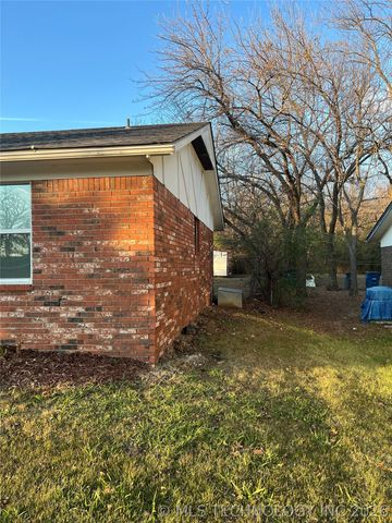 2701 W Haskell Place, Tulsa, OK 74127