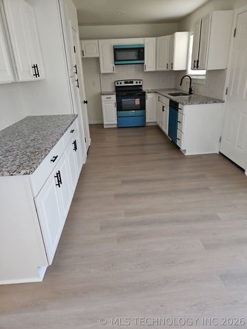 2701 W Haskell Place, Tulsa, OK 74127