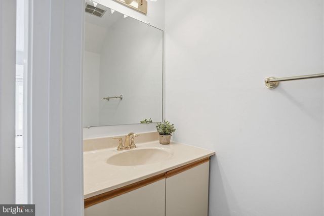 144 LEEDOM WAY, Newtown, PA 18940