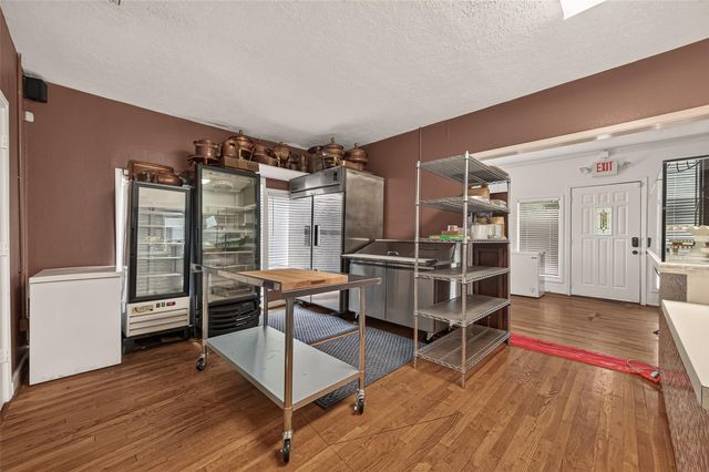 1204 W Gray Street, Houston, TX 77019