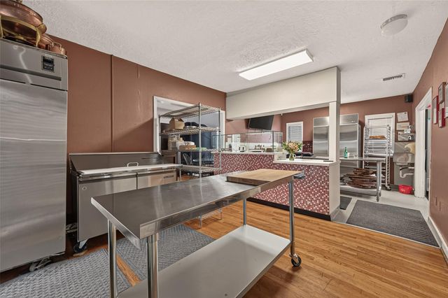 1204 W Gray Street, Houston, TX 77019