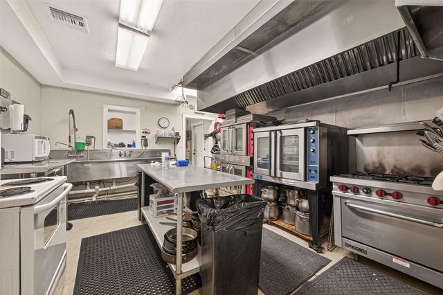 1204 W Gray Street, Houston, TX 77019