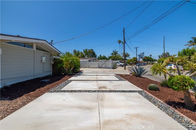 325 Salina Court, Vista, CA 92083