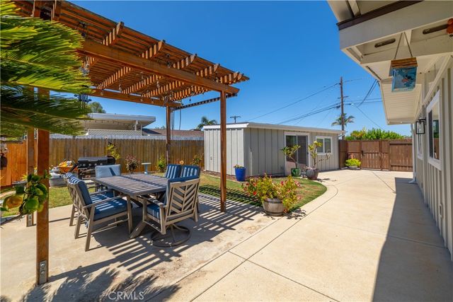 325 Salina Court, Vista, CA 92083