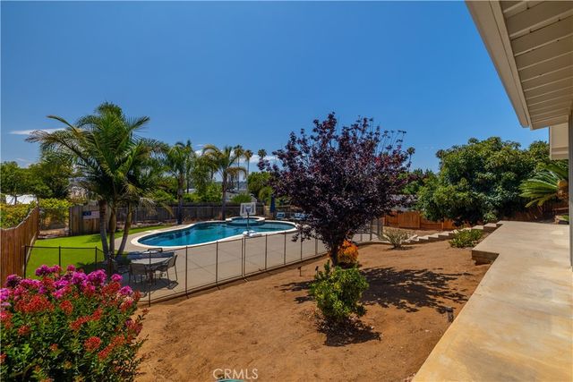 325 Salina Court, Vista, CA 92083