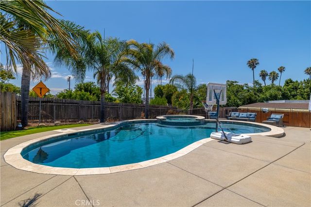 325 Salina Court, Vista, CA 92083
