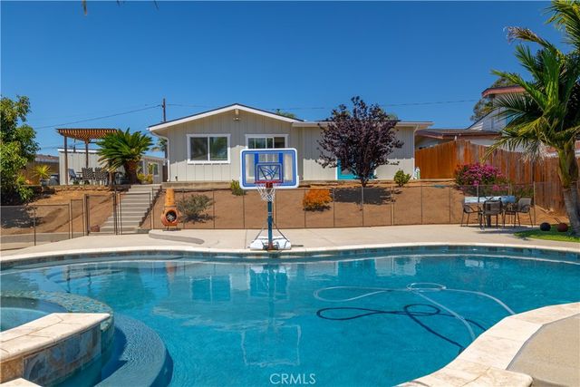 325 Salina Court, Vista, CA 92083