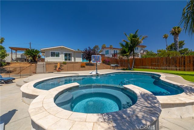 325 Salina Court, Vista, CA 92083