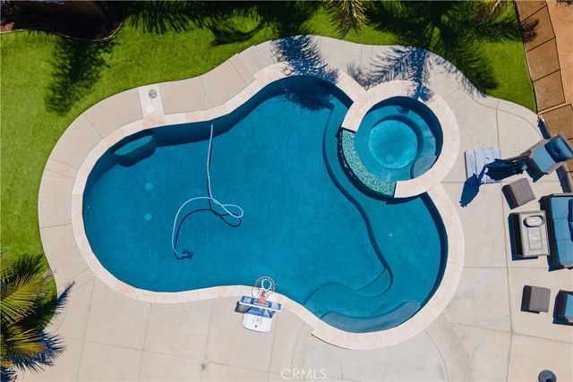 325 Salina Court, Vista, CA 92083