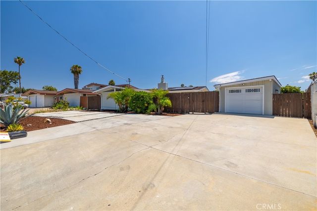 325 Salina Court, Vista, CA 92083