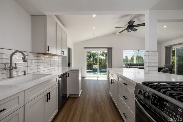 325 Salina Court, Vista, CA 92083