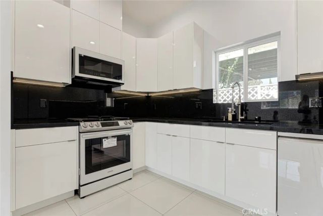 1135 E Windsor, Glendale, CA 91205