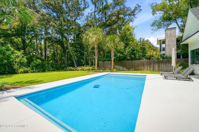 305 Kelsall Avenue, St. Simons Island, GA 31522