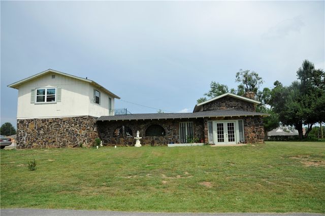 3401 SE K Street, Bentonville, AR 72712