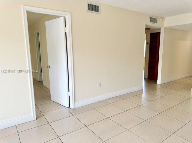 1975 W 44th Pl 203, Hialeah, FL 33012
