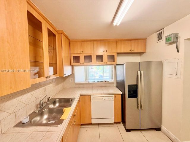 1975 W 44th Pl 203, Hialeah, FL 33012