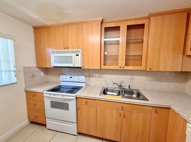 1975 W 44th Pl 203, Hialeah, FL 33012