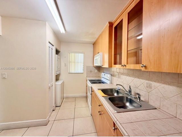 1975 W 44th Pl 203, Hialeah, FL 33012