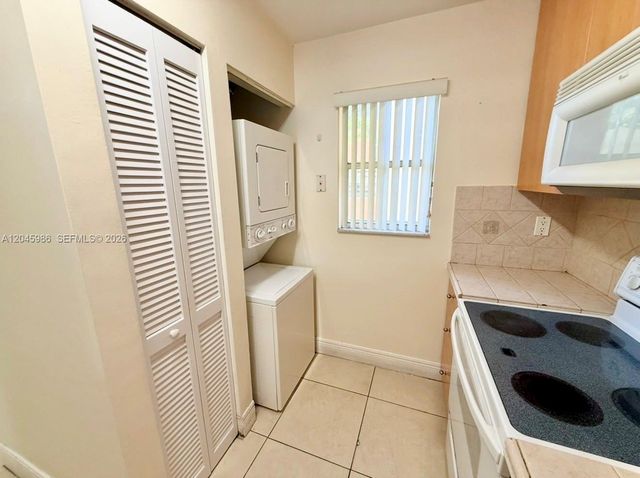 1975 W 44th Pl 203, Hialeah, FL 33012
