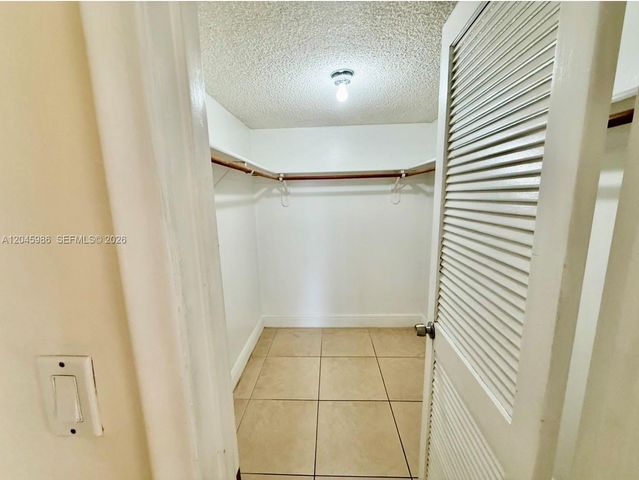 1975 W 44th Pl 203, Hialeah, FL 33012