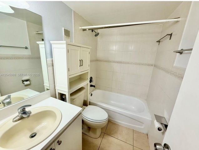 1975 W 44th Pl 203, Hialeah, FL 33012