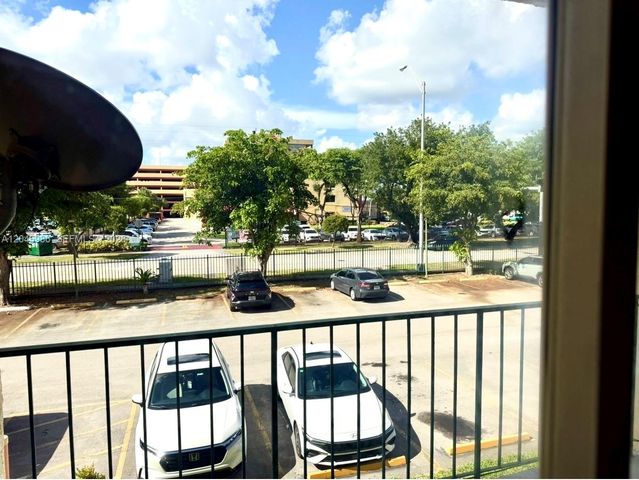 1975 W 44th Pl 203, Hialeah, FL 33012