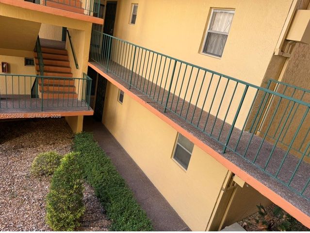 1975 W 44th Pl 203, Hialeah, FL 33012