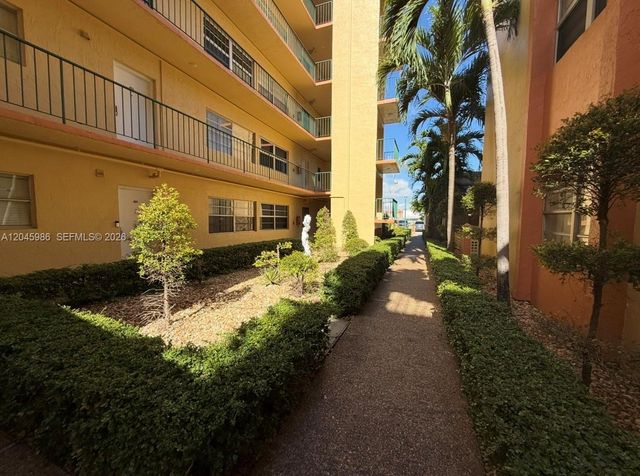 1975 W 44th Pl 203, Hialeah, FL 33012