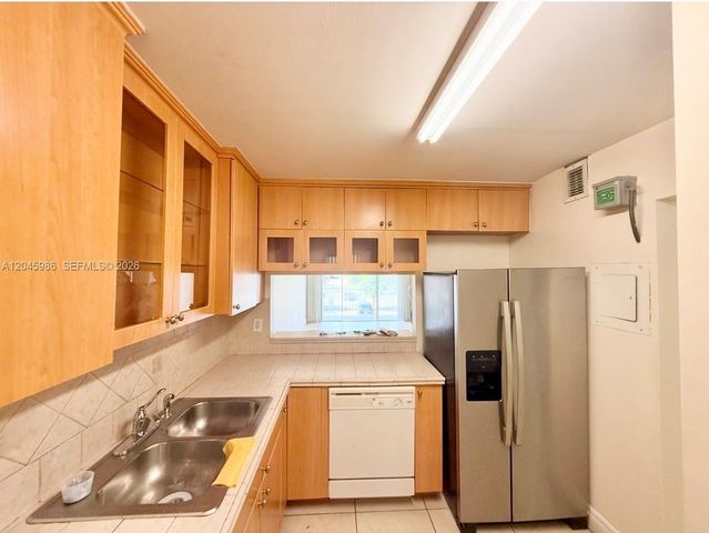 1975 W 44th Pl 203, Hialeah, FL 33012