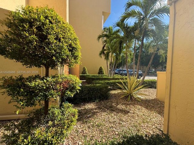1975 W 44th Pl 203, Hialeah, FL 33012