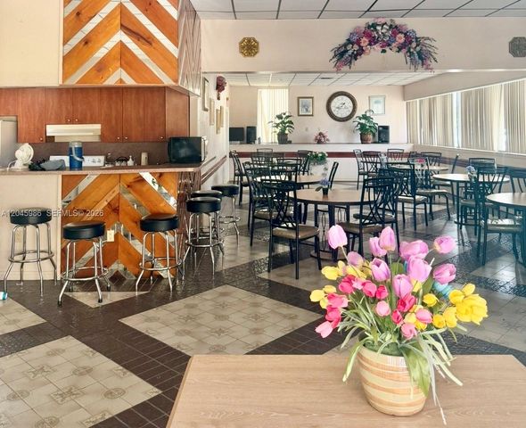 1975 W 44th Pl 203, Hialeah, FL 33012