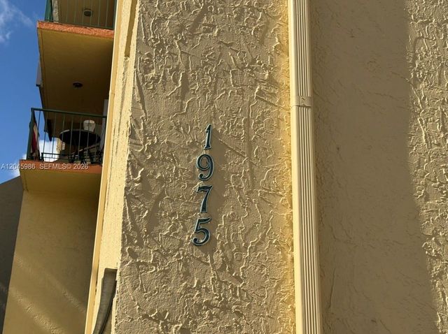 1975 W 44th Pl 203, Hialeah, FL 33012