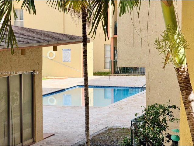 1975 W 44th Pl 203, Hialeah, FL 33012
