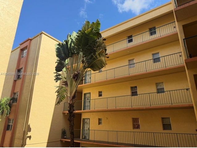1975 W 44th Pl 203, Hialeah, FL 33012