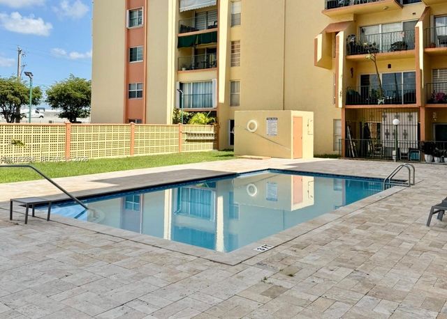 1975 W 44th Pl 203, Hialeah, FL 33012