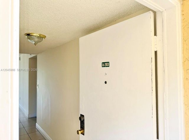 1975 W 44th Pl 203, Hialeah, FL 33012
