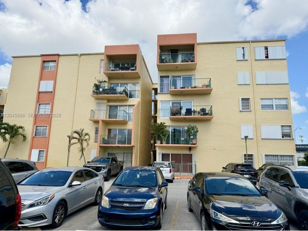 1975 W 44th Pl 203, Hialeah, FL 33012