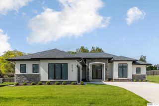8614 Loveland Estates Court, Omaha, NE 68124